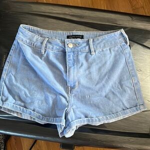Stretchy denim shorts ! Slightly worn